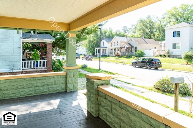 Foto del edificio - $500 off first months rent! 3 bedroom home...