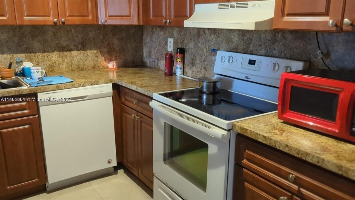 Building Photo - 6960 Miami Gardens Dr