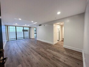 Interior Photo - The Argon Wilshire