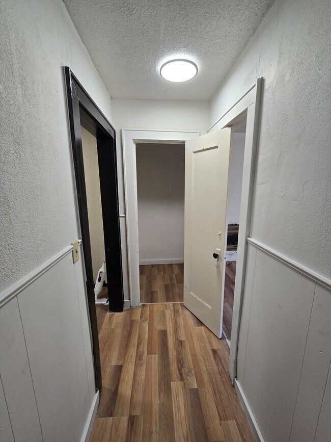 Foto del edificio - 1210 N Crain St