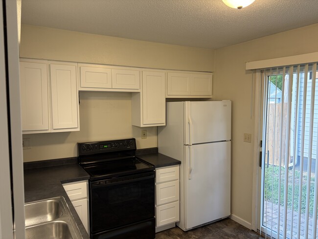 Building Photo - 312 Linden