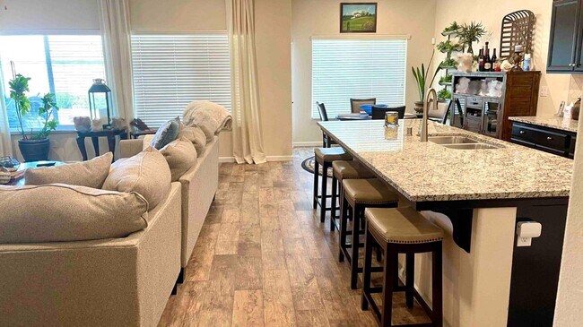 Building Photo - 2282 W Mallard Way