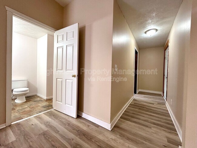 Foto del edificio - 514 E Center St