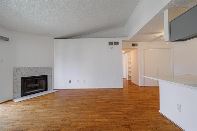 Building Photo - 3770 Lovers Wood Ln