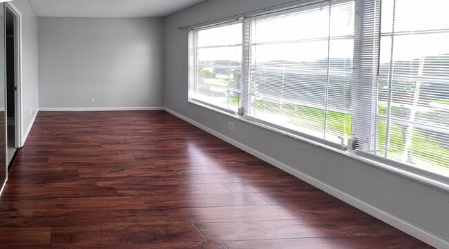 Photo - 3050 N Palm Aire Dr Apartment