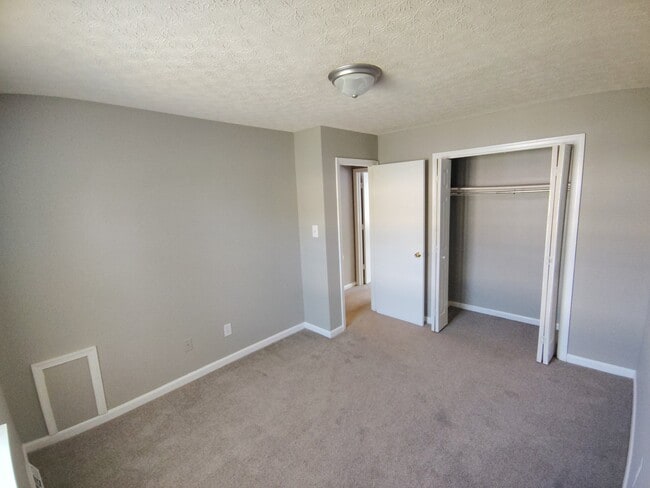 Building Photo - 16 Duiguid Dr