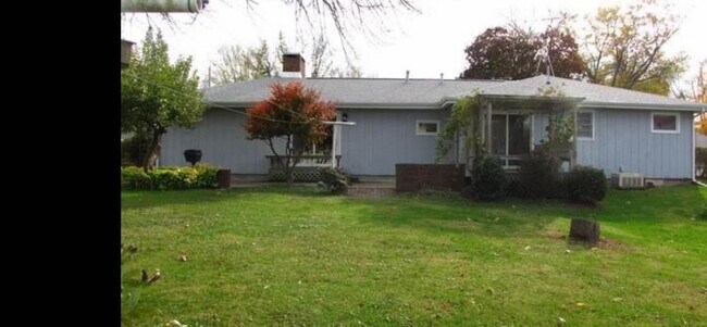 Building Photo - 702 E Newkirk St