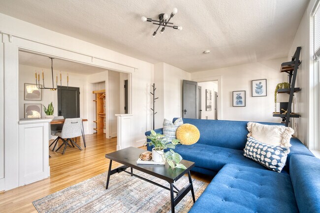 Foto del edificio - 2114 E Burnside St