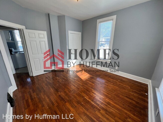 Building Photo - 2 br, 1 bath House - 900 E Walnut Street