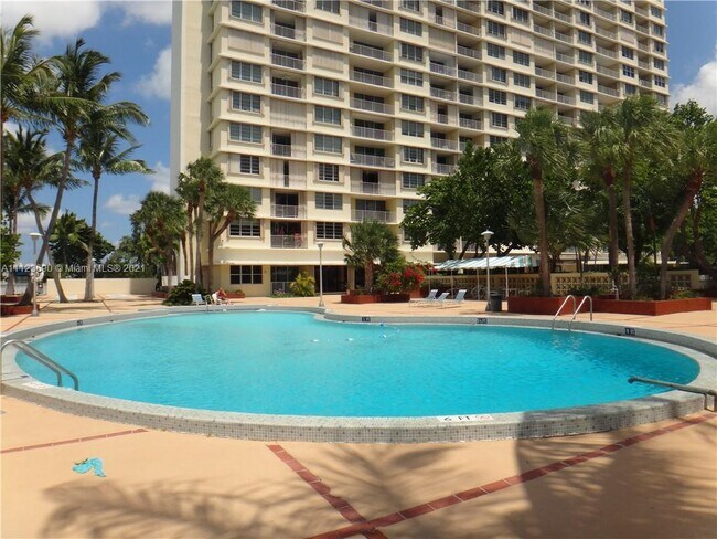 Foto del edificio - 1865 79th Street Causeway