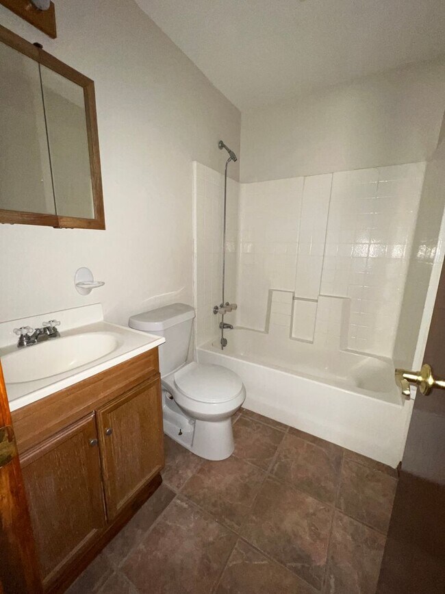 Foto del edificio - 6954 SW Forest- $200 OFF AT MOVE IN!
