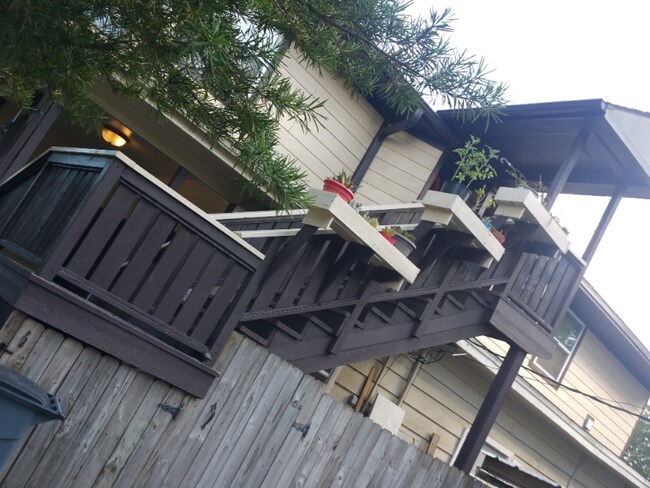 Foto del edificio - 1806 Rowan Burton Rd