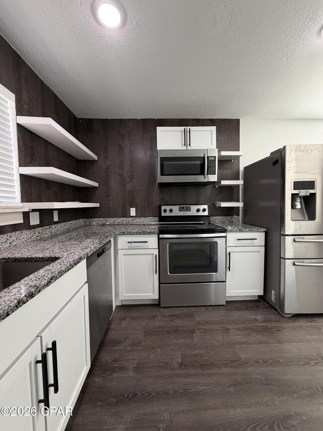 Foto del edificio - 601 E 4th Ct