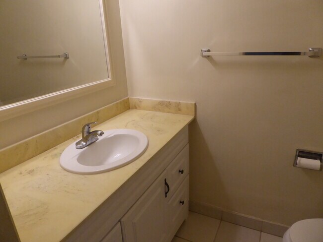 Foto del edificio - 240 Ellwood Beach Dr