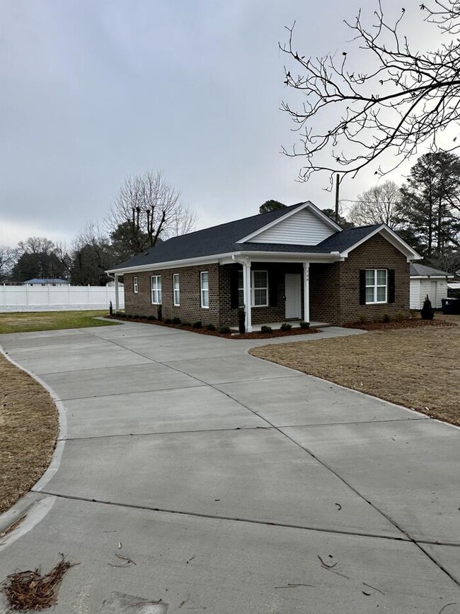 Foto del edificio - 708 W Parrish Dr