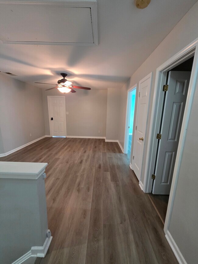 Building Photo - 130 Sawhorse Dr