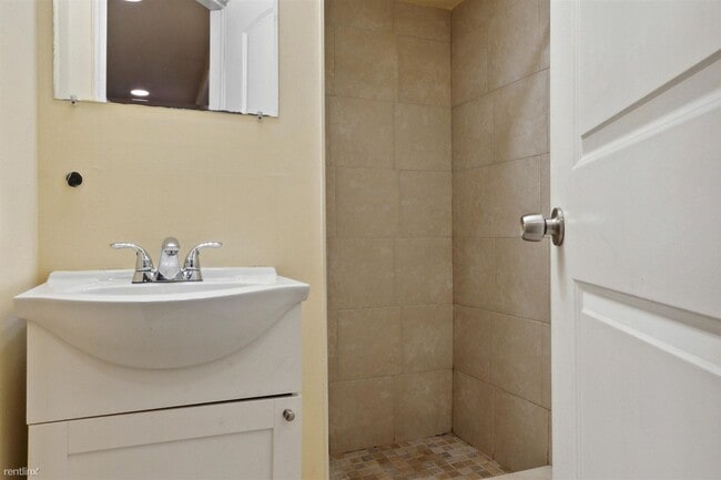 Building Photo - 4 br, 2 bath Duplex - 1821 N BOUVIER ST Un...