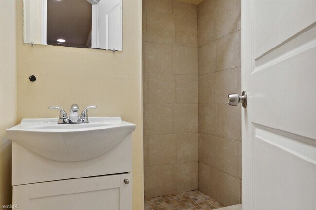 Foto del edificio - 4 br, 2 bath Duplex - 1821 N BOUVIER ST Un...