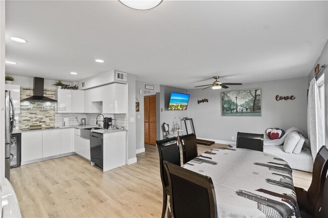 Foto del edificio - 8089 SW 18th Ct