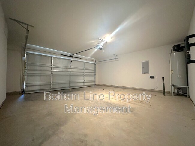Foto del edificio - 8109 Derby Wood Ln