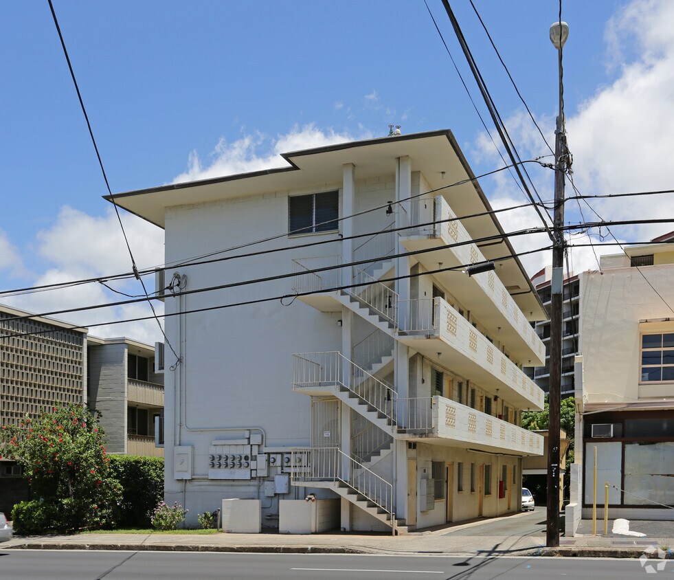 Building Photo - 3116 Waialae Ave