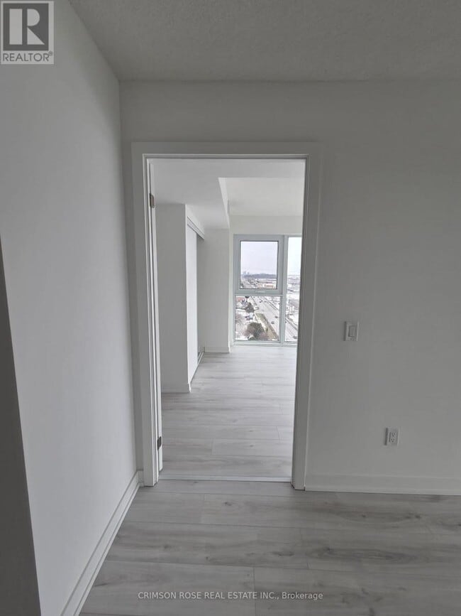 Building Photo - 1480 Bayly St