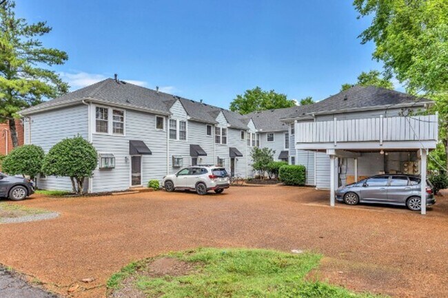 Foto del edificio - Beautiful Condo in Hillsboro Villlage