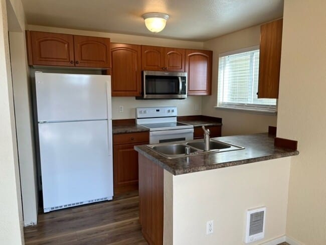 Foto del edificio - 3811 130th Ln SE