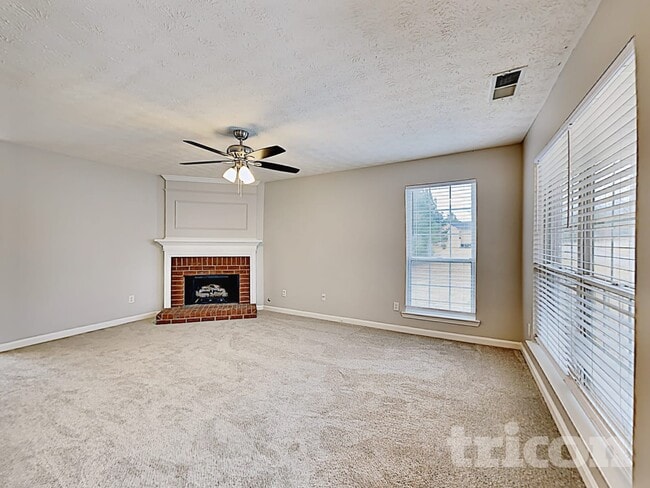Building Photo - 872 Woodside Dr