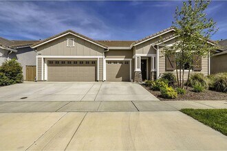 Building Photo - 5561 Peach Tree Dr