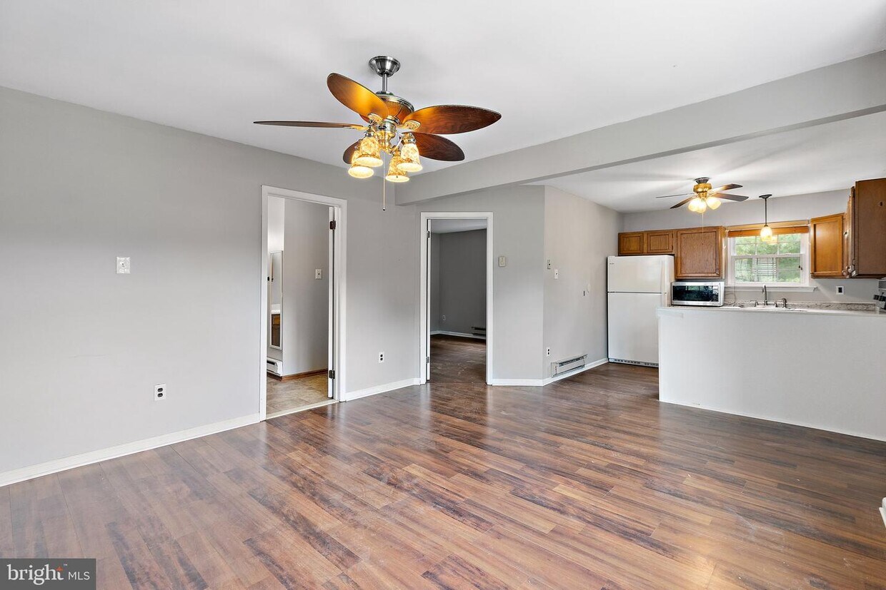 Primary Photo - 193 Stirling Ct