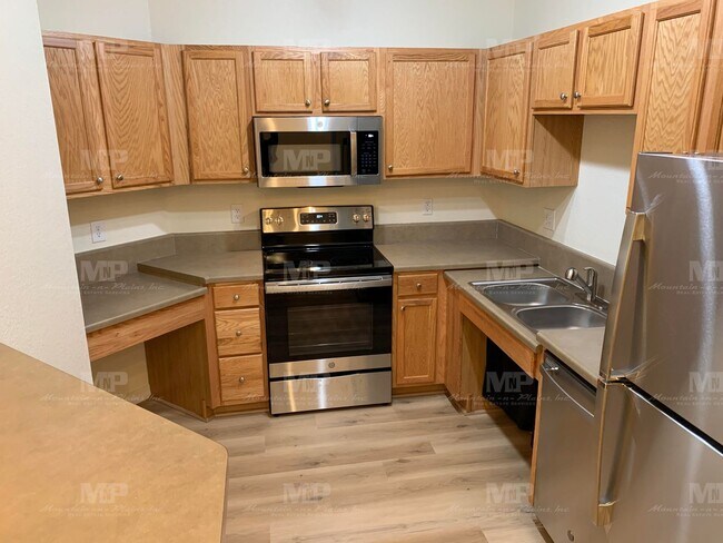 Building Photo - 2133 Krisron Rd