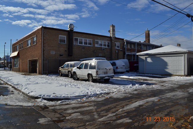 Building Photo - 5700-5702 W Diversey Ave