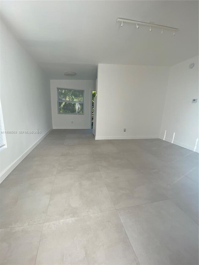 Building Photo - 2011 NE 167th St