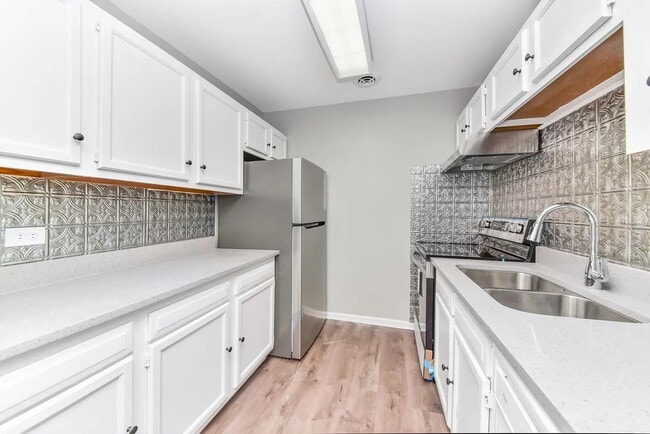 Building Photo - 10308 Circle Dr