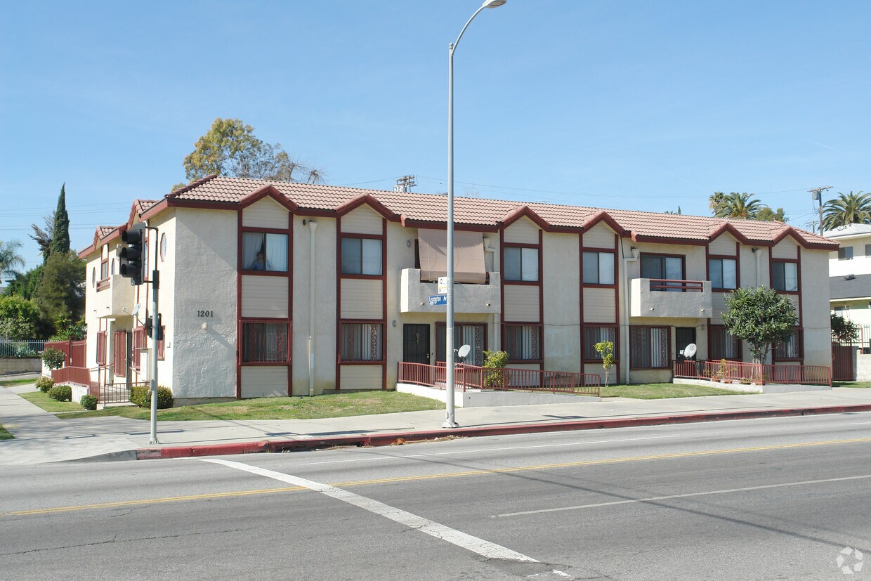 Building Photo - 1201-1207 N Virgil Ave