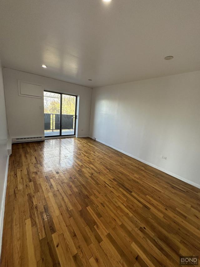 Foto del edificio - 1 bedroom in ASTORIA NY 11102