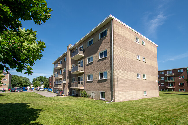 Building Photo - 120-134 Borden St