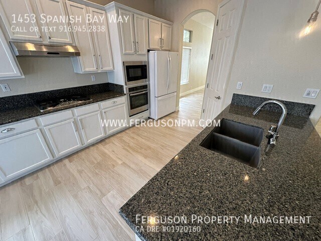 Foto del edificio - 1453 Spanish Bay Way