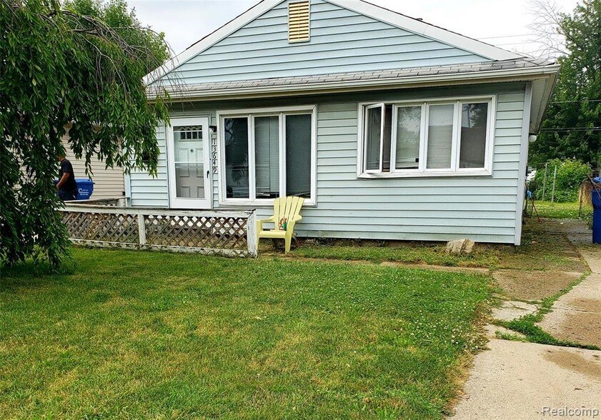 Foto principal - 13649 Marshall Ave
