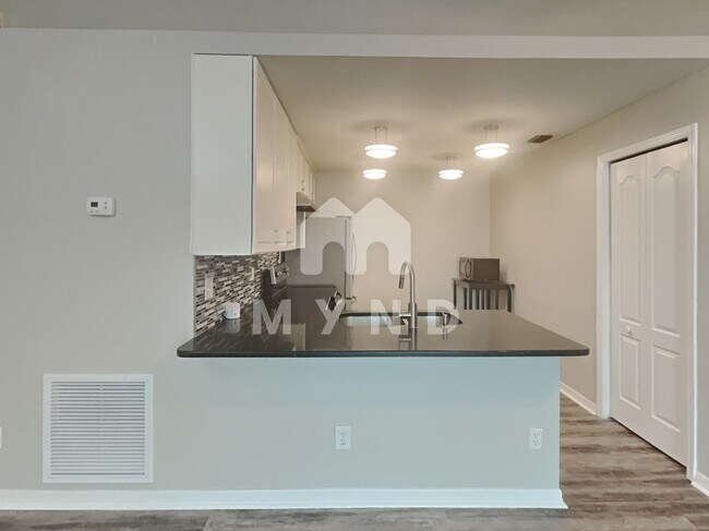 Building Photo - 4402 Venice Dr