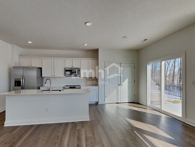 Foto del edificio - 9049 Henley Ave