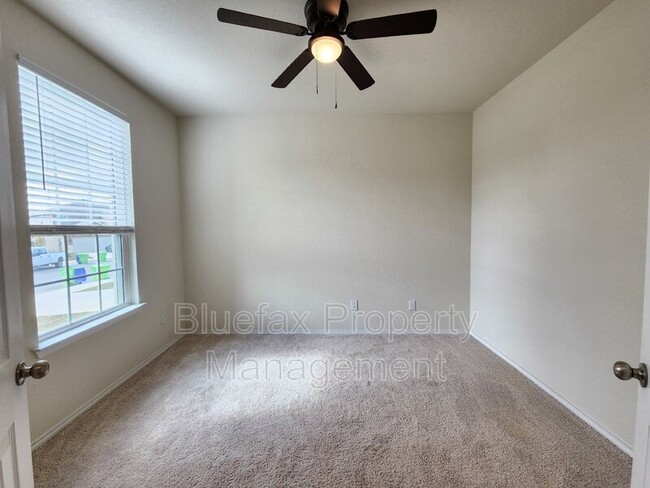 Foto del edificio - 10367 Braunig