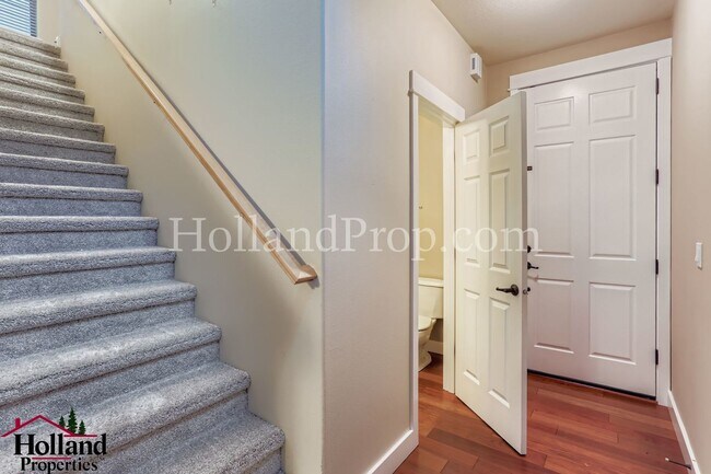 Foto del edificio - Beautiful 3-Bedroom Home in Prime Hillsboro Location