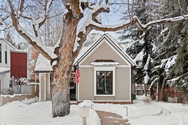 Building Photo - 523 W Smuggler St
