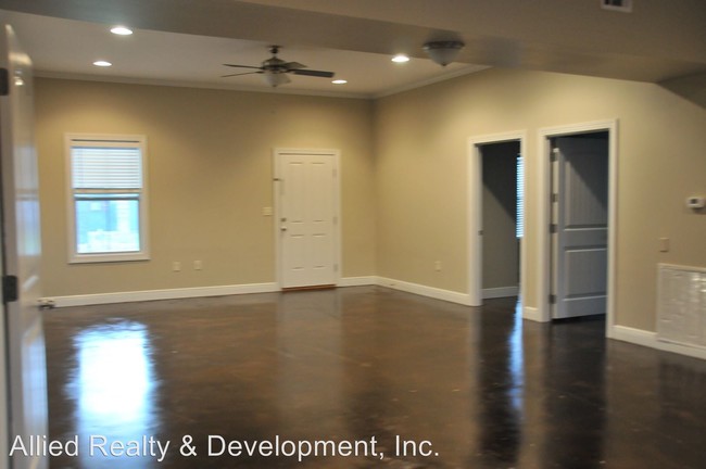 Building Photo - 5 br, 5 bath Apartment - 1420 A-B Cloverdale