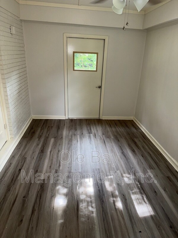Foto del edificio - 2207 Webb Ave