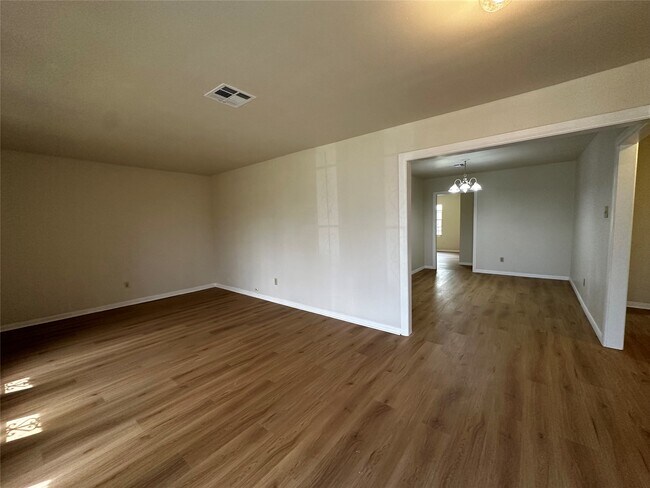 Foto del edificio - 6023 Belarbor St