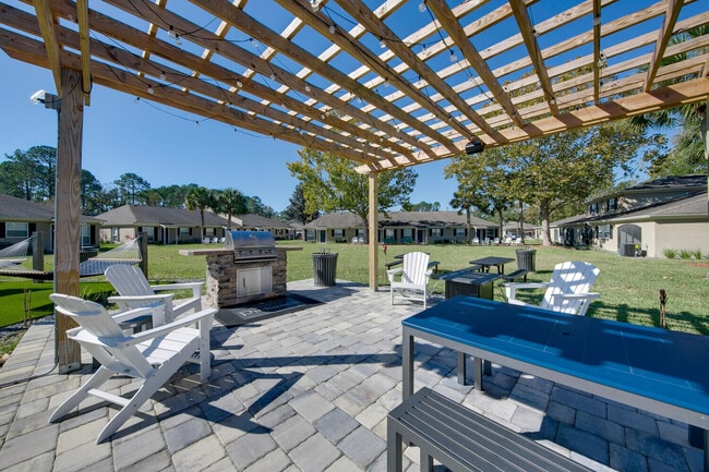 Outdoor Grill and Picnic Area - Pickwick Flats