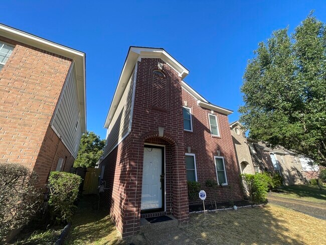 Foto del edificio - 7178 Charlton Way - Available Now!